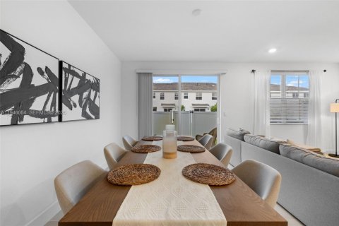 Снять в аренду таунхаус в Пемброк-Пайнс, Флорида 4 спальни, 171.68м2, № 2006896 - фото 13