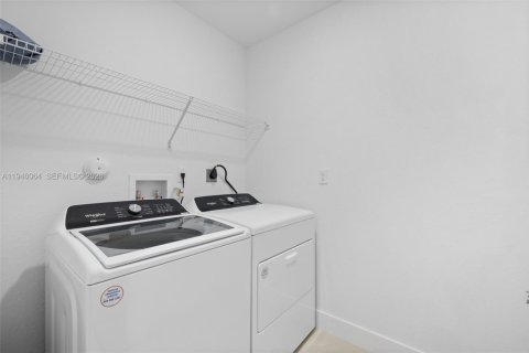 Снять в аренду таунхаус в Пемброк-Пайнс, Флорида 4 спальни, 171.68м2, № 2006896 - фото 22