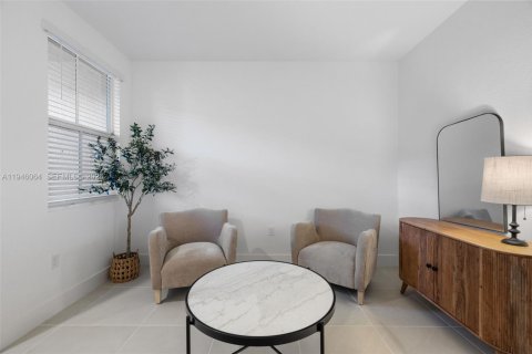 Снять в аренду таунхаус в Пемброк-Пайнс, Флорида 4 спальни, 171.68м2, № 2006896 - фото 5