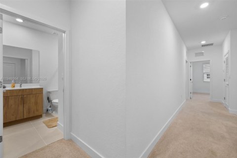 Снять в аренду таунхаус в Пемброк-Пайнс, Флорида 4 спальни, 171.68м2, № 2006896 - фото 29