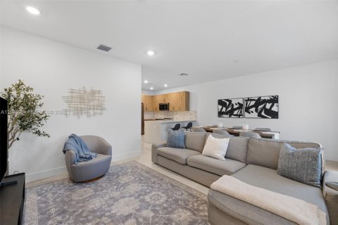 Снять в аренду таунхаус в Пемброк-Пайнс, Флорида 4 спальни, 171.68м2, № 2006896 - фото 18