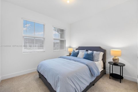 Снять в аренду таунхаус в Пемброк-Пайнс, Флорида 4 спальни, 171.68м2, № 2006896 - фото 28