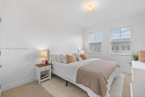 Снять в аренду таунхаус в Пемброк-Пайнс, Флорида 4 спальни, 171.68м2, № 2006896 - фото 25