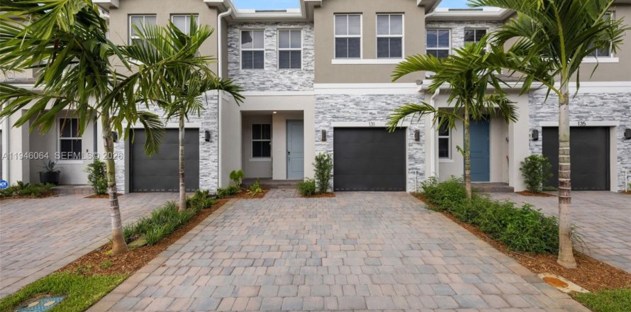 Таунхаус в Пемброк-Пайнс, Флорида 4 спальни, 171.68м2 № 2006896