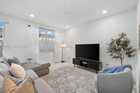 Снять в аренду таунхаус в Пемброк-Пайнс, Флорида 4 спальни, 171.68м2, № 2006896 - фото 17