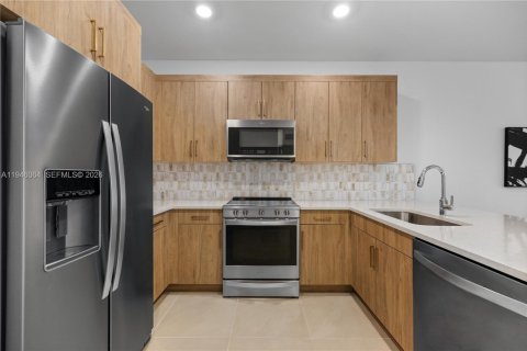 Снять в аренду таунхаус в Пемброк-Пайнс, Флорида 4 спальни, 171.68м2, № 2006896 - фото 8