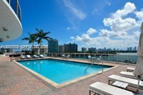 Condo in Miami Beach, Florida, 2 bedrooms  № 2071084 - photo 16