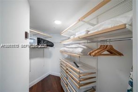 Condo in Miami Beach, Florida, 2 bedrooms  № 2071084 - photo 14