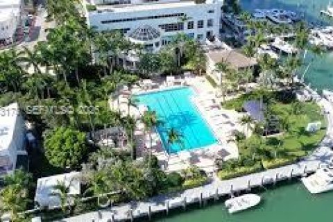 Condo in Miami Beach, Florida, 2 bedrooms  № 2071084 - photo 17