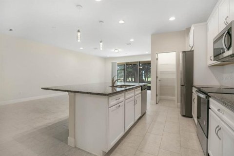 Touwnhouse à louer à Riverview, Floride: 3 chambres, 207.17 m2 № 2156539 - photo 4