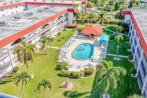 Condo in Hallandale Beach, Florida, 2 bedrooms  № 1484942 - photo 12