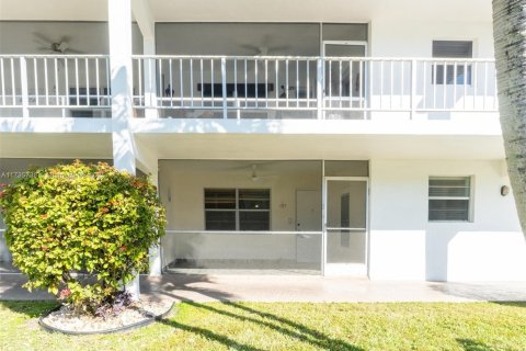Condo in Hallandale Beach, Florida, 2 bedrooms  № 1484942 - photo 20