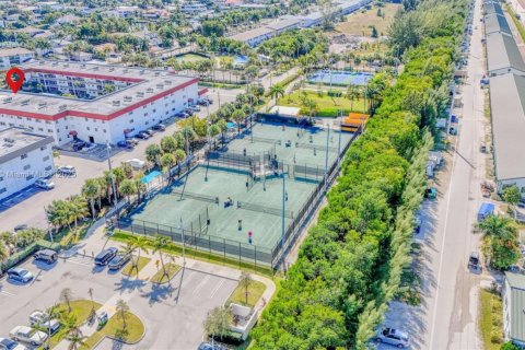 Condo in Hallandale Beach, Florida, 2 bedrooms  № 1484942 - photo 15
