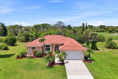 House in Placida, Florida 3 bedrooms, 204.94 sq.m. № 2201422 - photo 5