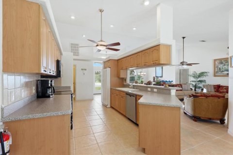 House in Placida, Florida 3 bedrooms, 204.94 sq.m. № 2201422 - photo 17