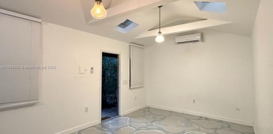 Studio in Miami, Florida № 1823621