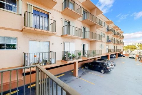 Copropriété à louer à Miami, Floride: 3 chambres, 98.76 m2 № 1997020 - photo 18