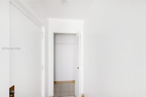 Copropriété à louer à Miami, Floride: 3 chambres, 98.76 m2 № 1997020 - photo 7