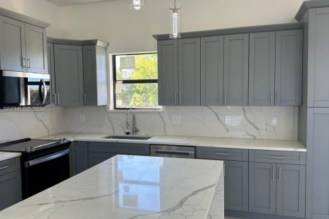 Villa ou maison à vendre à Lehigh Acres, Floride: 3 chambres № 2028814 - photo 9