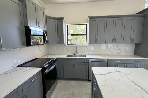 Villa ou maison à vendre à Lehigh Acres, Floride: 3 chambres № 2028814 - photo 12