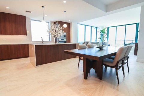 Condo in Saint Petersburg, Florida, 2 bedrooms  № 1793527 - photo 5