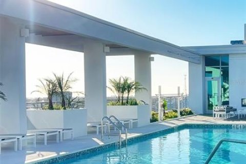 Condo in Saint Petersburg, Florida, 2 bedrooms  № 1793527 - photo 12