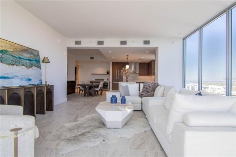Condo in Saint Petersburg, Florida, 2 bedrooms  № 1793527 - photo 7