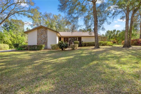 House in Dunnellon, Florida 3 bedrooms, 190.73 sq.m. № 1910350 - photo 1