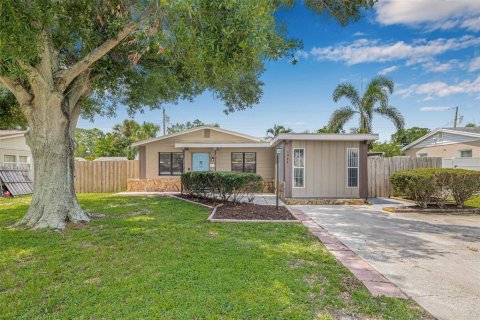 House in Pinellas Park, Florida 3 bedrooms, 89.93 sq.m. № 1803389 - photo 3