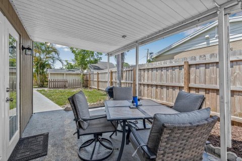 House in Pinellas Park, Florida 3 bedrooms, 89.93 sq.m. № 1803389 - photo 22