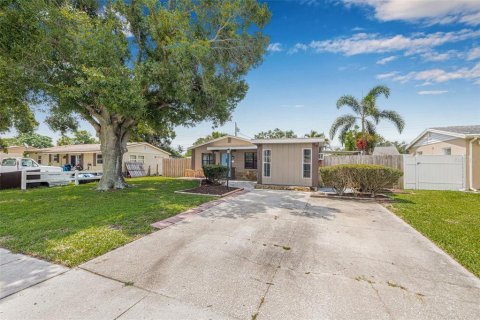 House in Pinellas Park, Florida 3 bedrooms, 89.93 sq.m. № 1803389 - photo 6