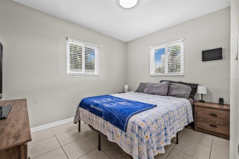 House in Pinellas Park, Florida 3 bedrooms, 89.93 sq.m. № 1803389 - photo 17