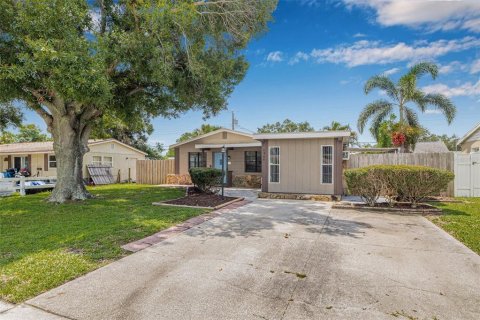 House in Pinellas Park, Florida 3 bedrooms, 89.93 sq.m. № 1803389 - photo 5
