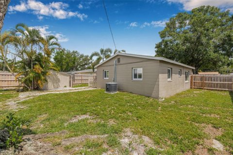 House in Pinellas Park, Florida 3 bedrooms, 89.93 sq.m. № 1803389 - photo 27