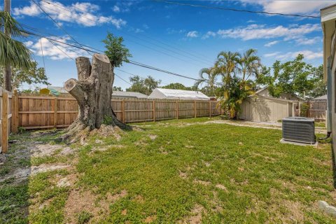House in Pinellas Park, Florida 3 bedrooms, 89.93 sq.m. № 1803389 - photo 25