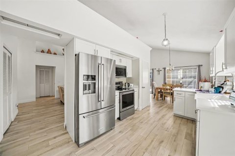 Villa ou maison à vendre à Orlando, Floride: 2 chambres, 124.49 m2 № 2416257 - photo 12