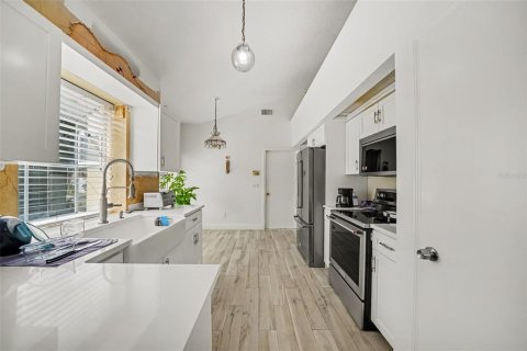 Villa ou maison à vendre à Orlando, Floride: 2 chambres, 124.49 m2 № 2416257 - photo 13