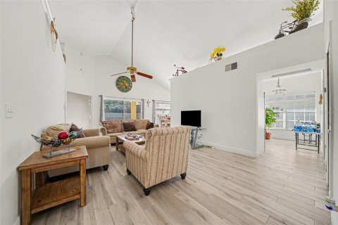 Villa ou maison à vendre à Orlando, Floride: 2 chambres, 124.49 m2 № 2416257 - photo 3