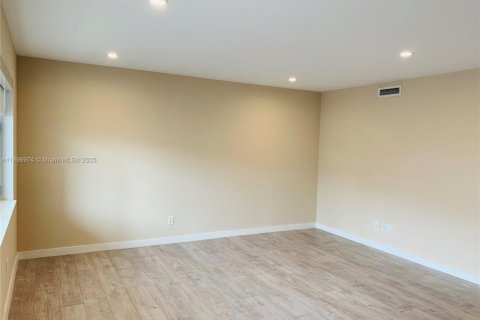 Apartamento en alquiler en Fort Lauderdale, Florida, 1 dormitorio, 616.31 m2 № 1948428 - foto 5