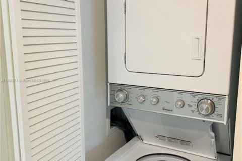 Apartamento en alquiler en Fort Lauderdale, Florida, 1 dormitorio, 616.31 m2 № 1948428 - foto 4