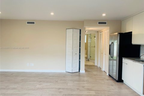 Apartamento en alquiler en Fort Lauderdale, Florida, 1 dormitorio, 616.31 m2 № 1948428 - foto 2