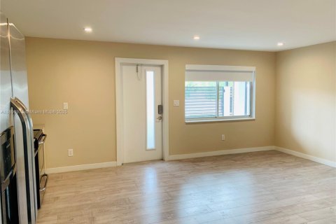 Apartamento en alquiler en Fort Lauderdale, Florida, 1 dormitorio, 616.31 m2 № 1948428 - foto 3