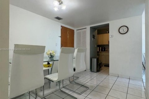 Condominio en venta en Miami, Florida, 2 dormitorios, 71.26 m2 № 1841066 - foto 11