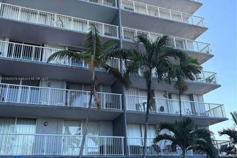 Condominio en venta en Miami, Florida, 2 dormitorios, 71.26 m2 № 1841066 - foto 2