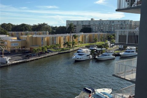 Condominio en venta en Miami, Florida, 2 dormitorios, 71.26 m2 № 1841066 - foto 7