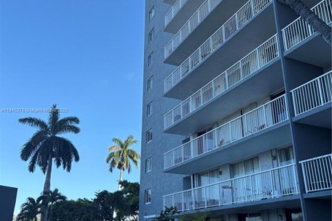 Condominio en venta en Miami, Florida, 2 dormitorios, 71.26 m2 № 1841066 - foto 1