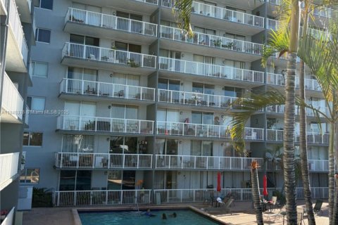 Condominio en venta en Miami, Florida, 2 dormitorios, 71.26 m2 № 1841066 - foto 4