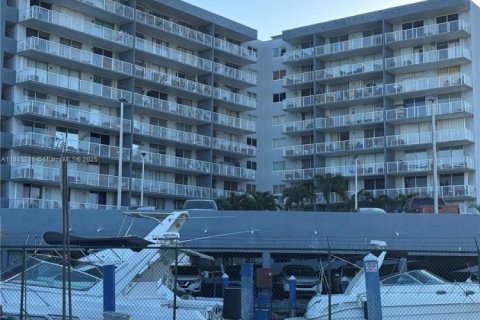 Condominio en venta en Miami, Florida, 2 dormitorios, 71.26 m2 № 1841066 - foto 3