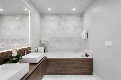 Снять в аренду кондоминиум в Майами, Флорида 3 спальни, 177.63м2, № 2030216 - фото 24