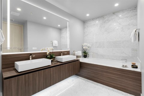 Снять в аренду кондоминиум в Майами, Флорида 3 спальни, 177.63м2, № 2030216 - фото 23